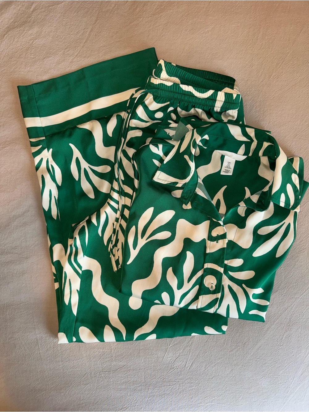 H&M Green and White Abstract Print Resort Set